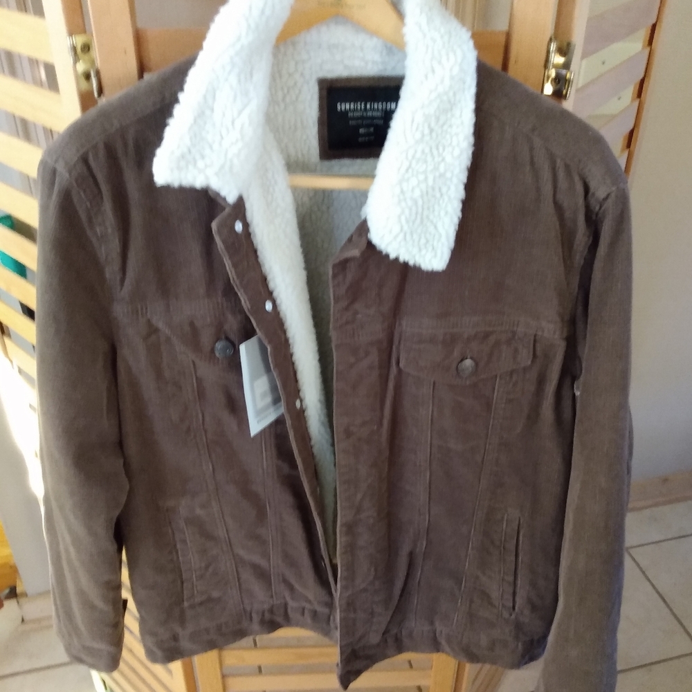 Men's Corduroy button up jacket...Sherpa lined inside...new with tags....Brown